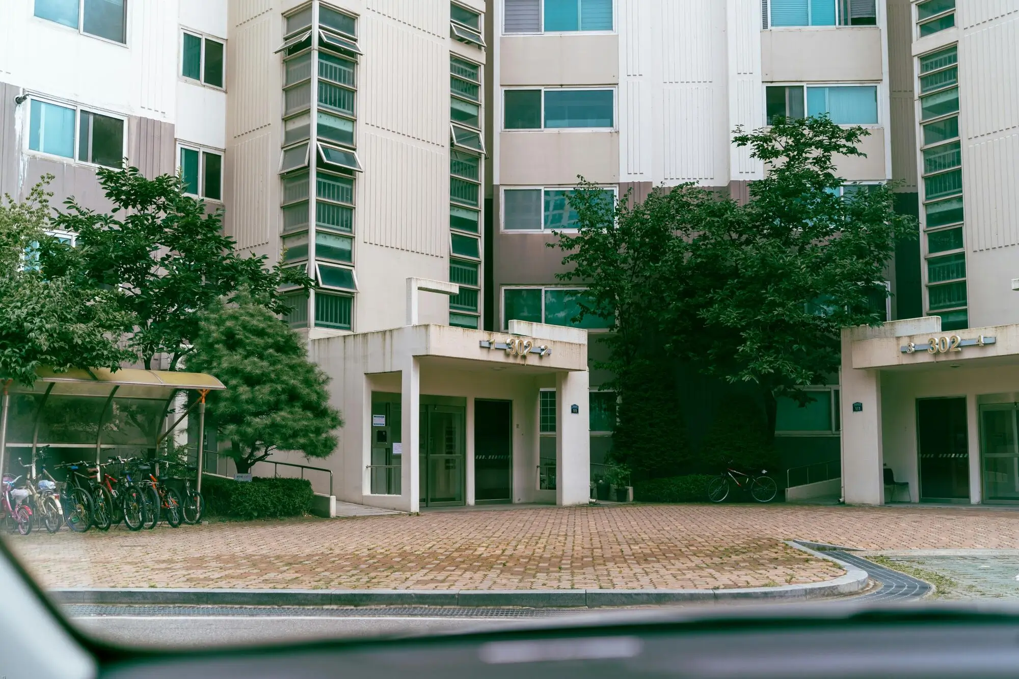 Should I Use a Home Warranty? A Guide for Folsom, CA, Landlords